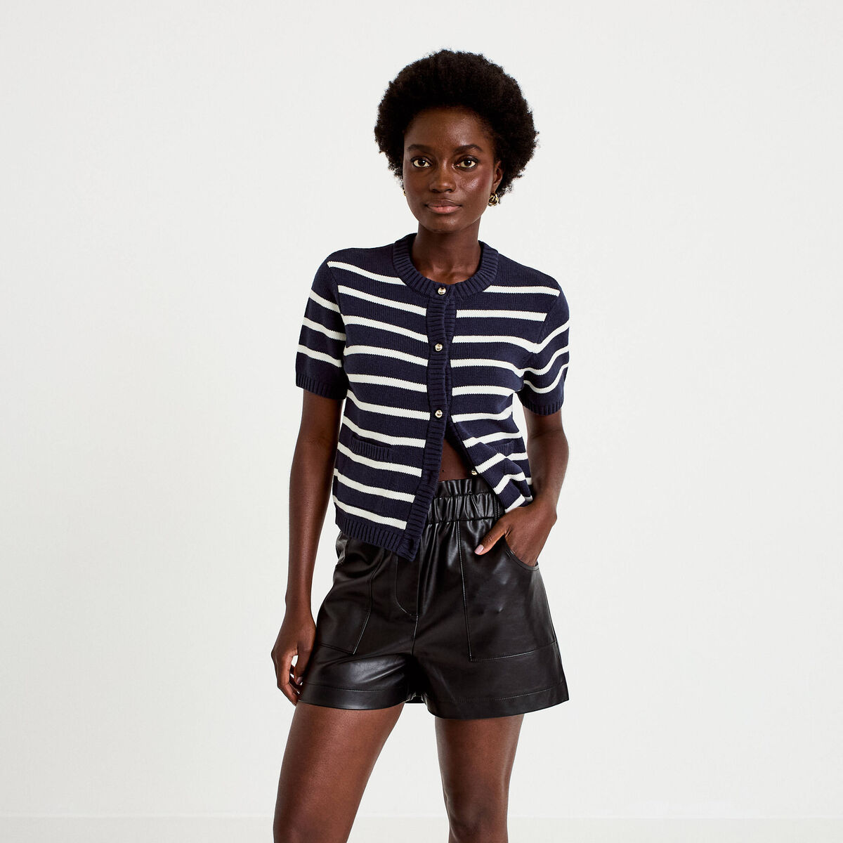 Short large taille haute en similicuir noir femme