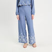 Pantalon large brodé bleu femme