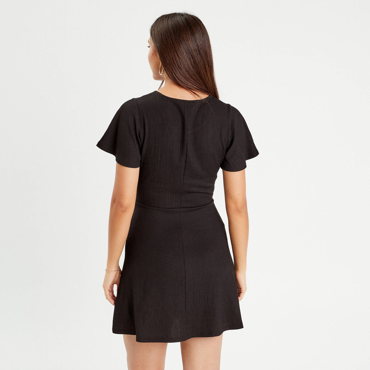 Robe &eacute;vas&eacute;e d&eacute;tail noeud noir femme