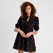 Robe évasée brodée noir femme