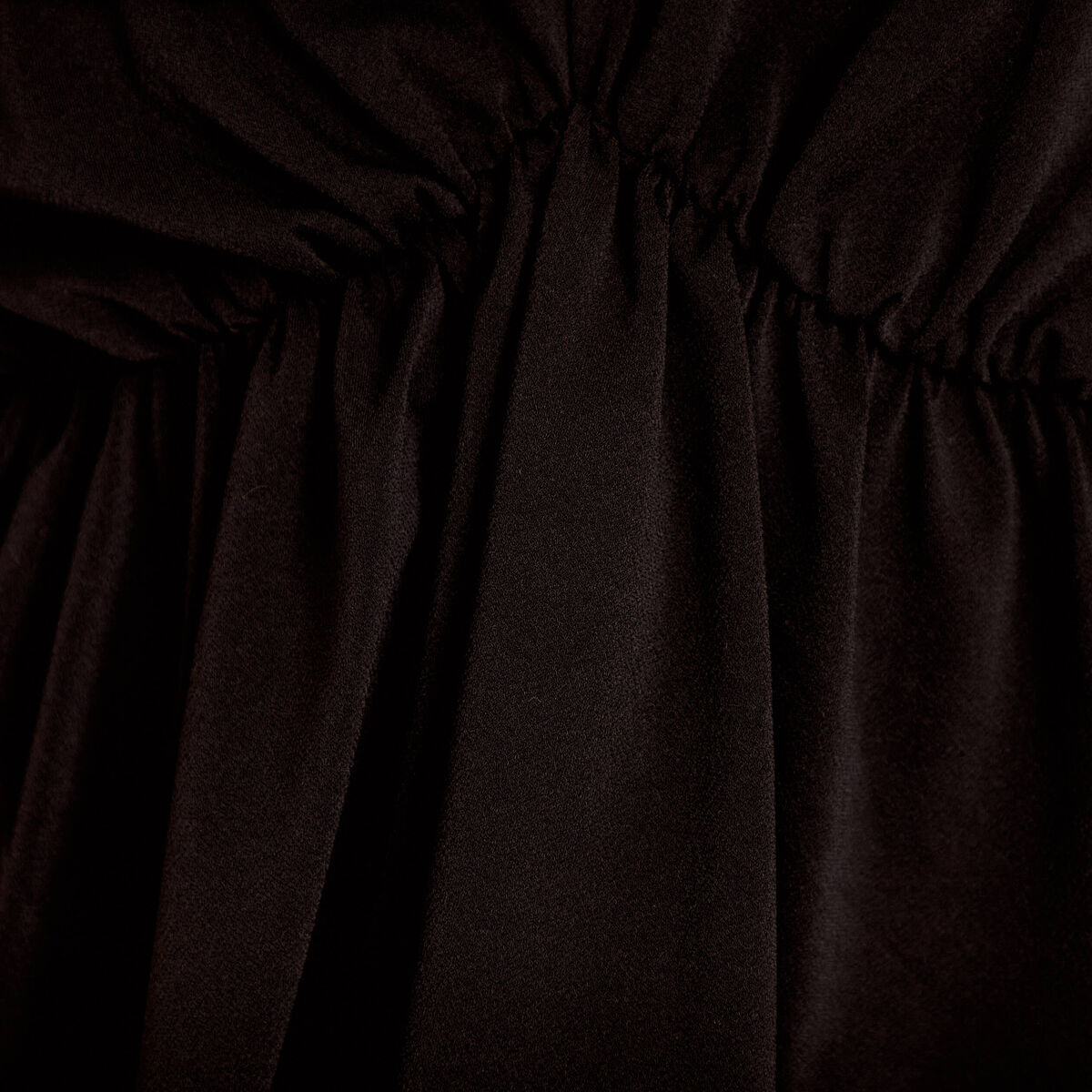 Blouse col claudine bas resserr&eacute; noir femme