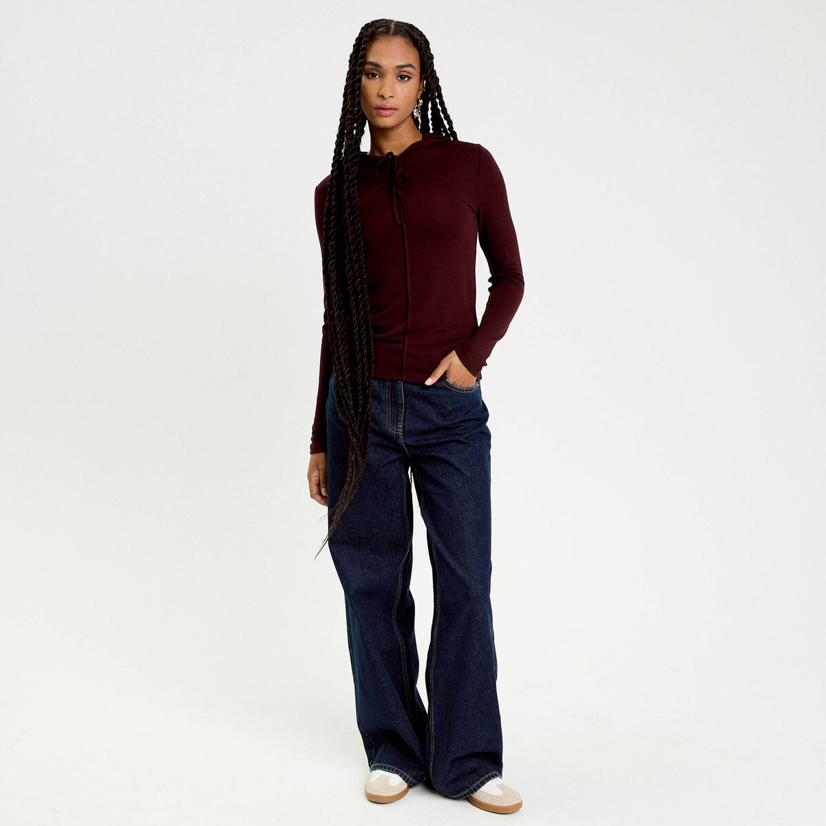 Pull &agrave; capuche rouge fonc&eacute; femme