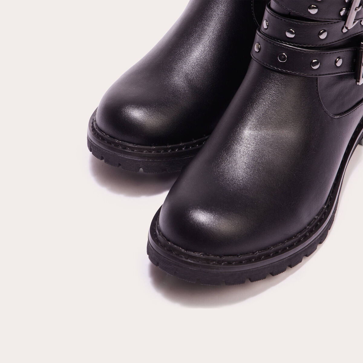 Bottines brides cloutées noir femme