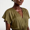 Robe longue &eacute;vas&eacute;e col v satin&eacute;e vert kaki femme