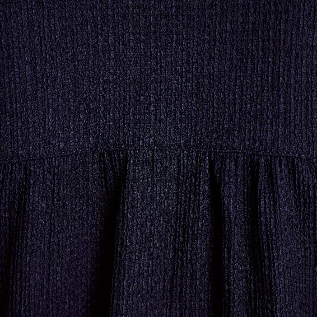 Blouse droite col montant dentelle bleu marine femme