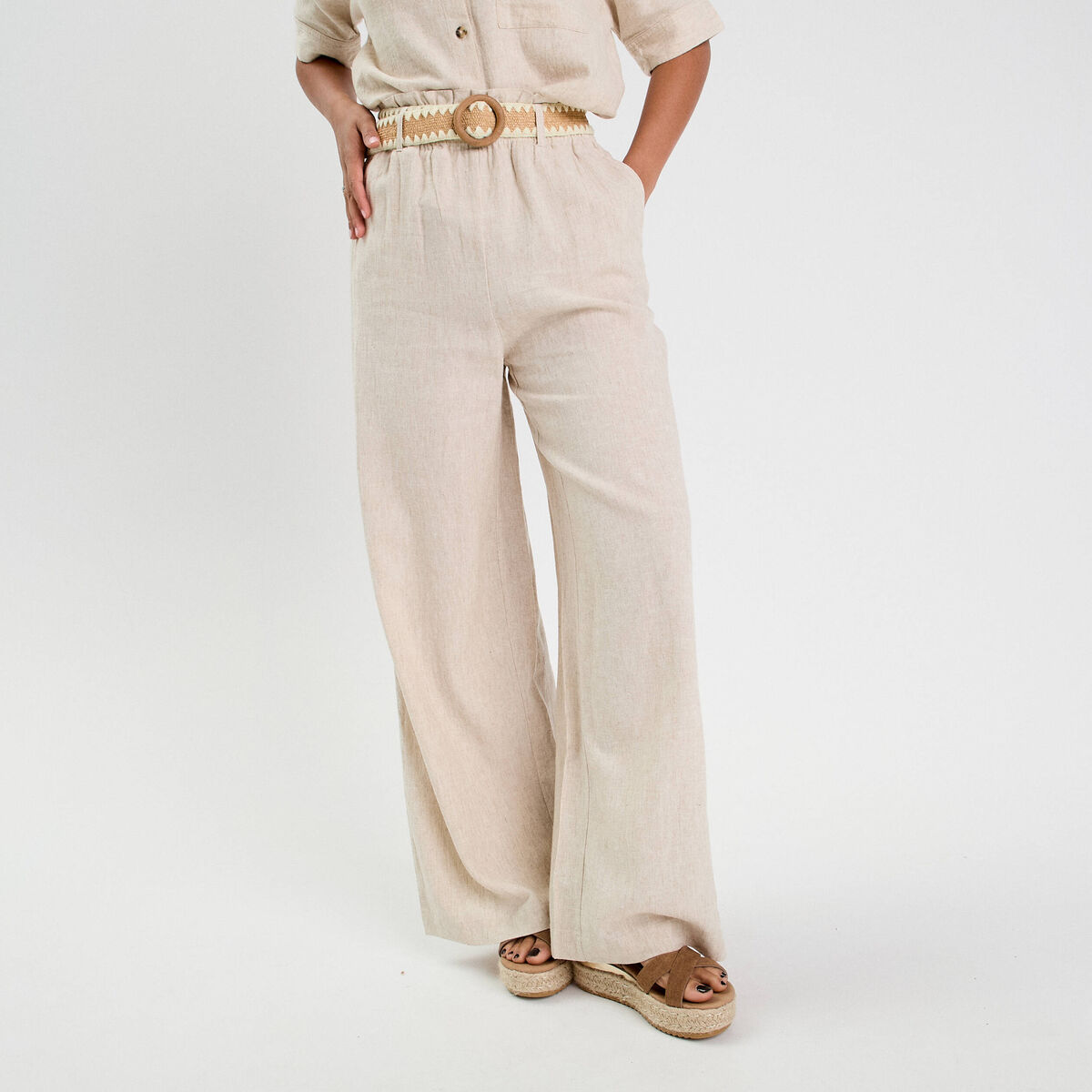 Pantalon large ceintur&eacute; contenant du lin beige femme