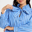 Blouse ample col montant manches longues bleu femme
