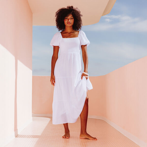 Robe longue évasée smockée blanc femme