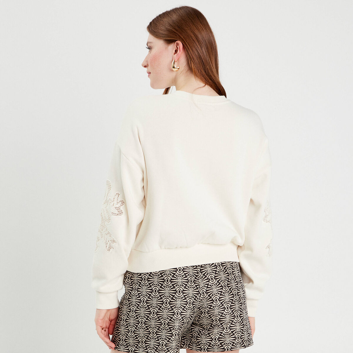 Sweat détails broderie ecru femme
