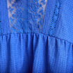Blouse col v manches courtes dentelle bleu electrique femme