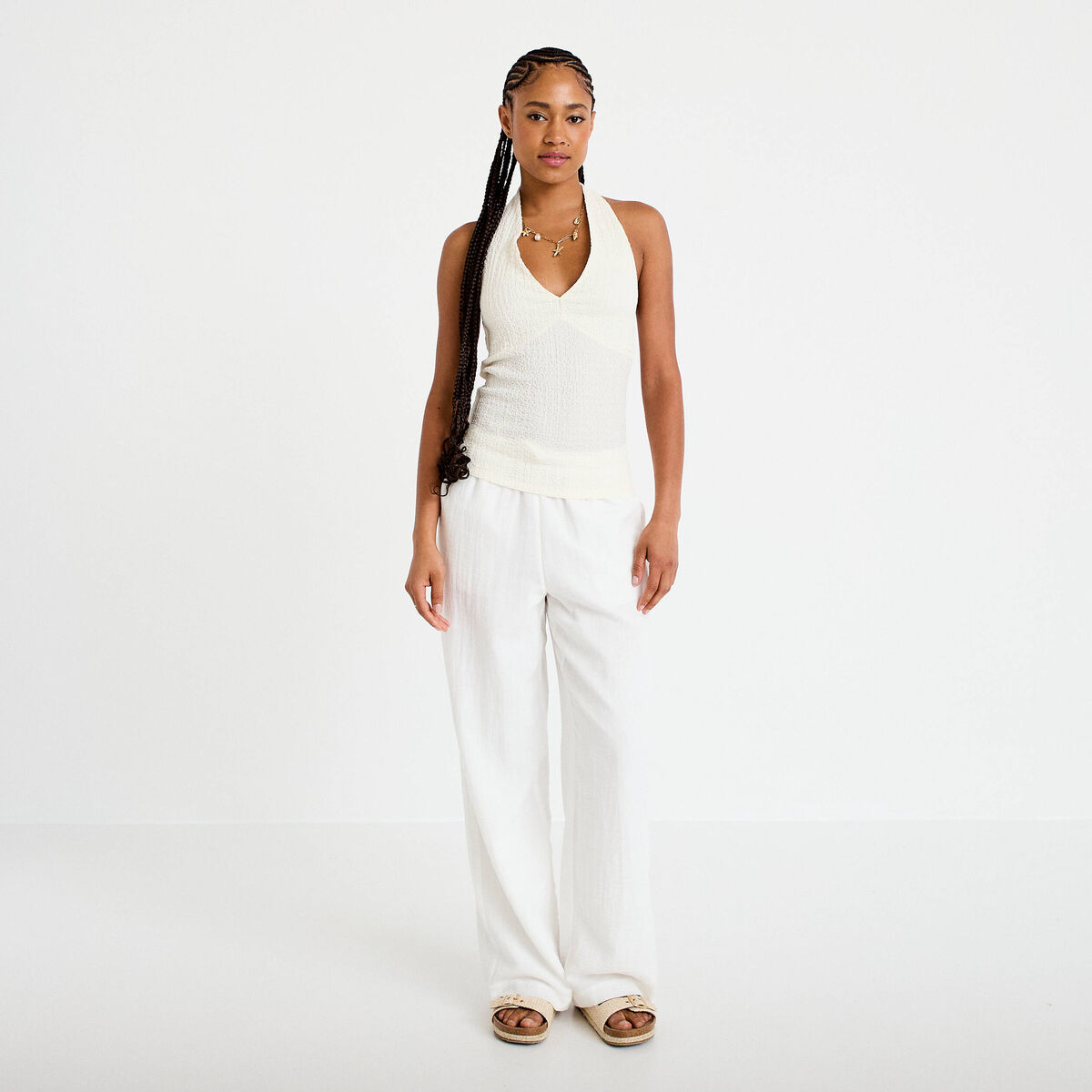 Top cintr&eacute; sans manches avec relief ecru femme