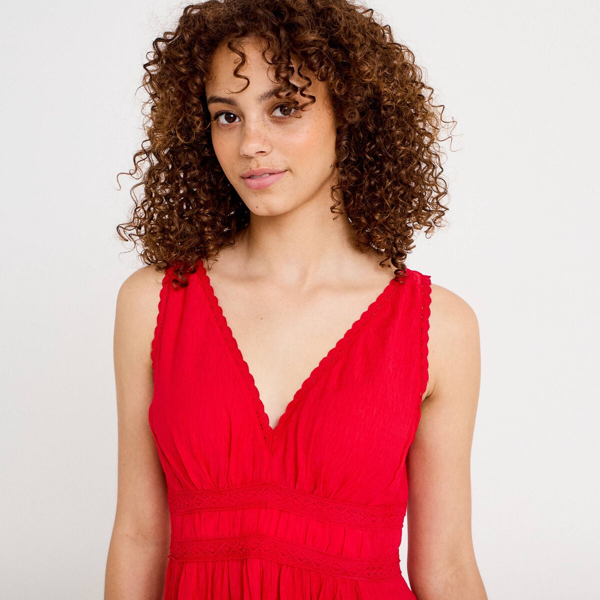Robe longue &eacute;vas&eacute;e col v sans manches rouge femme
