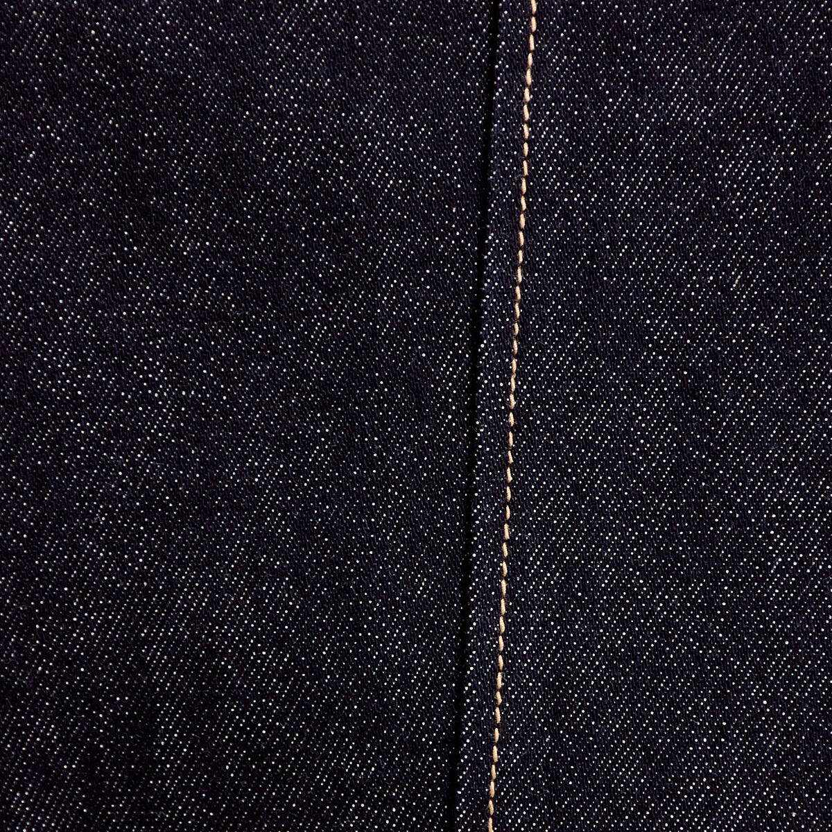 Gilet cintr&eacute; sans manches en jean denim brut femme
