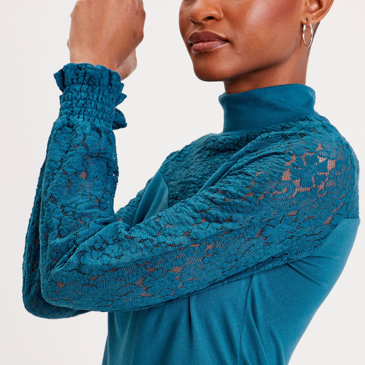 T-shirt col montant dentelle bleu canard femme