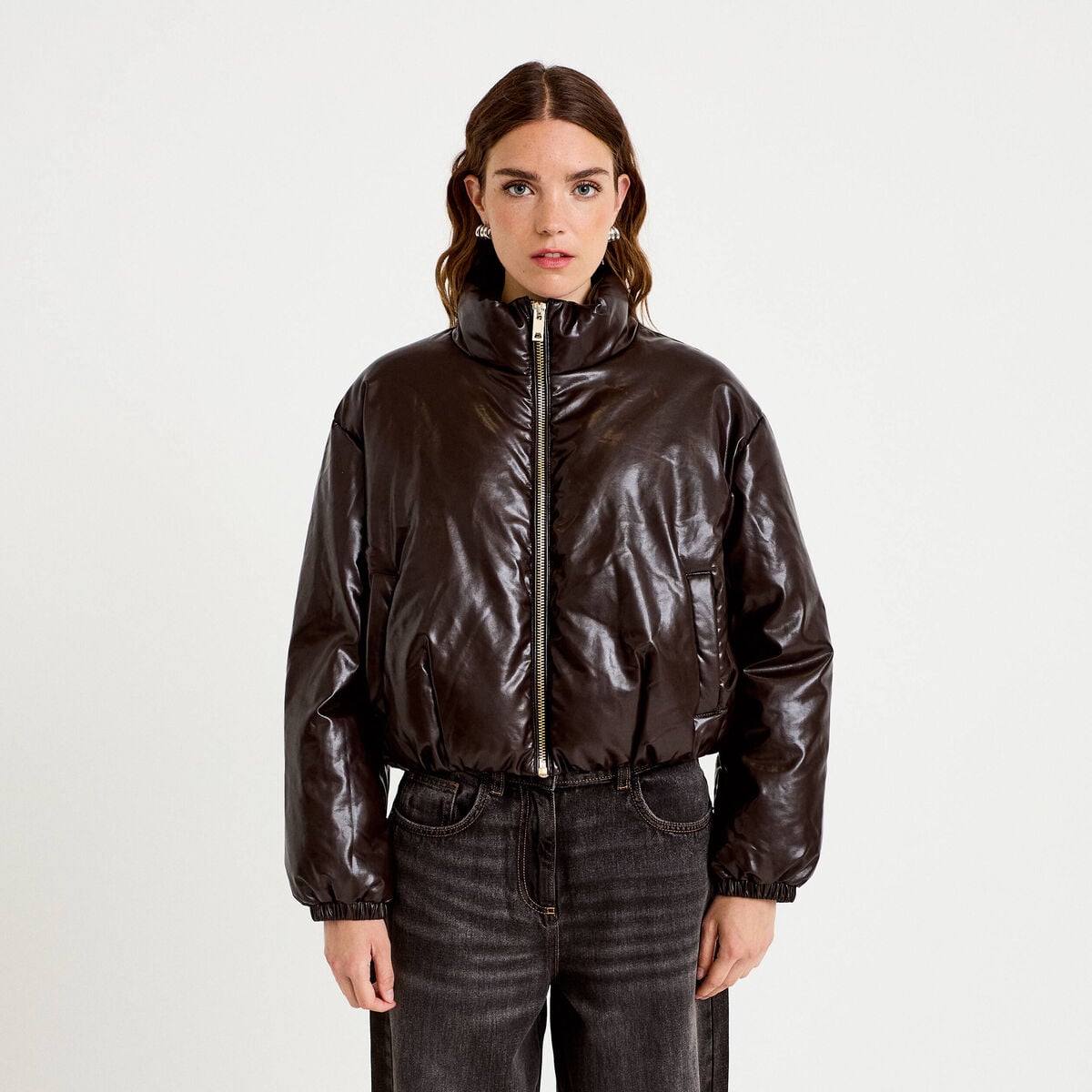Doudoune cropped similicuir col montant marron fonc&eacute; femme