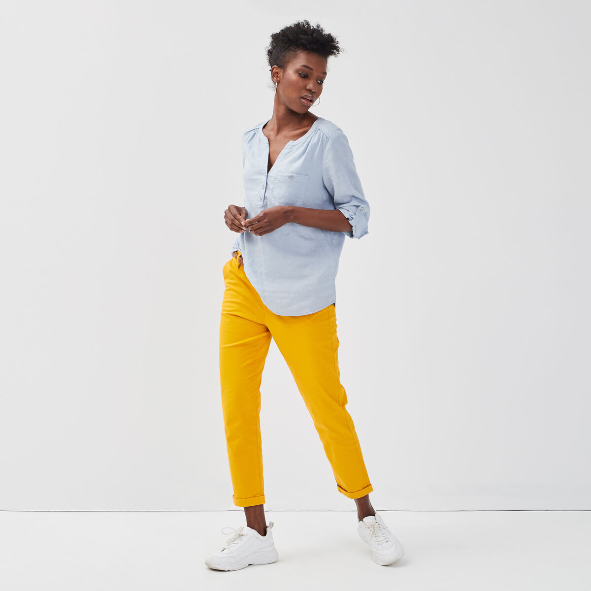 Pantalon chino 7/8&egrave;me jaune femme