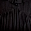 Robe longue &eacute;vas&eacute;e col v manches courtes noir femme