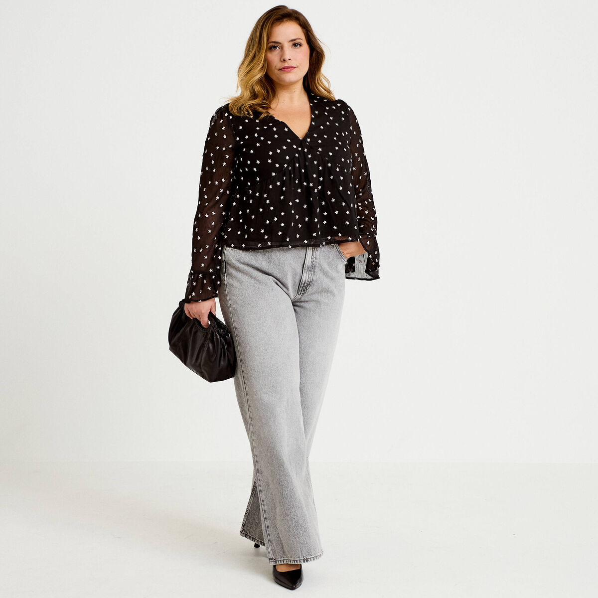 Blouse brod&eacute;e volant&eacute;e noir femme