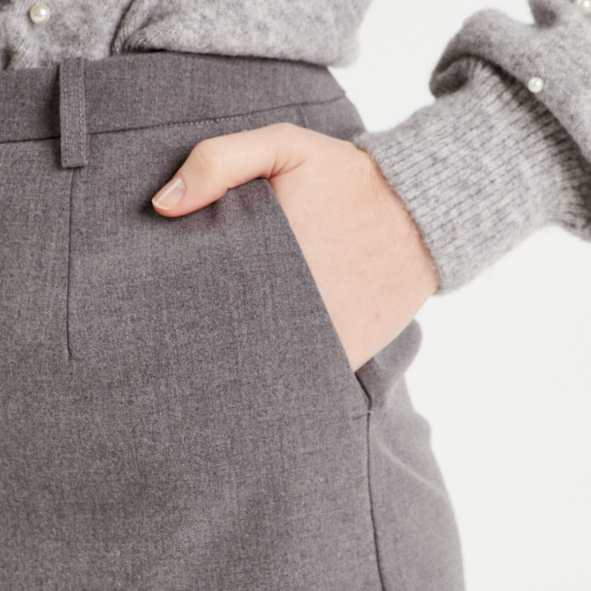 Short large avec pinces gris foncé femme