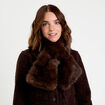 &Eacute;charpe en fausse fourrure marron fonc&eacute; femme