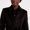 Manteau cintr&eacute; col ch&acirc;le manches longues noir femme