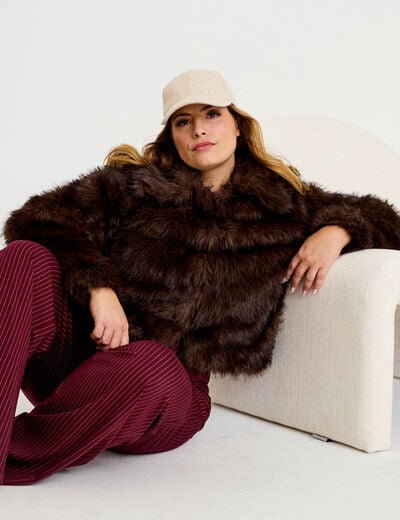 Veste courte en fausse fourrure marron fonc&eacute; femme