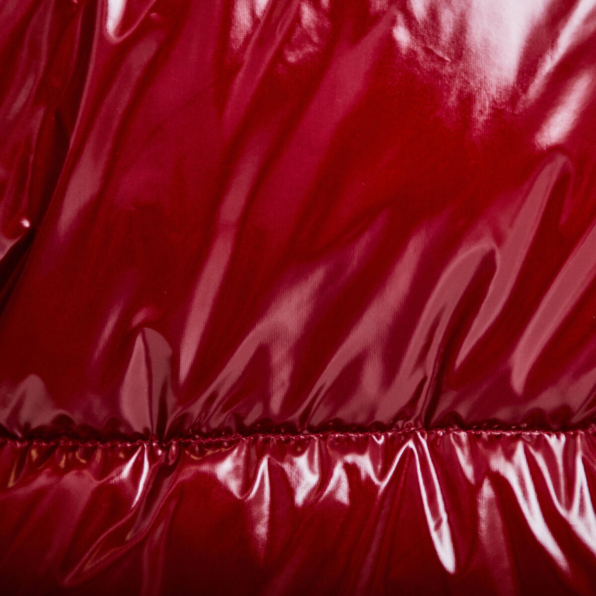 Doudoune bas resserr&eacute; manches longues rouge femme