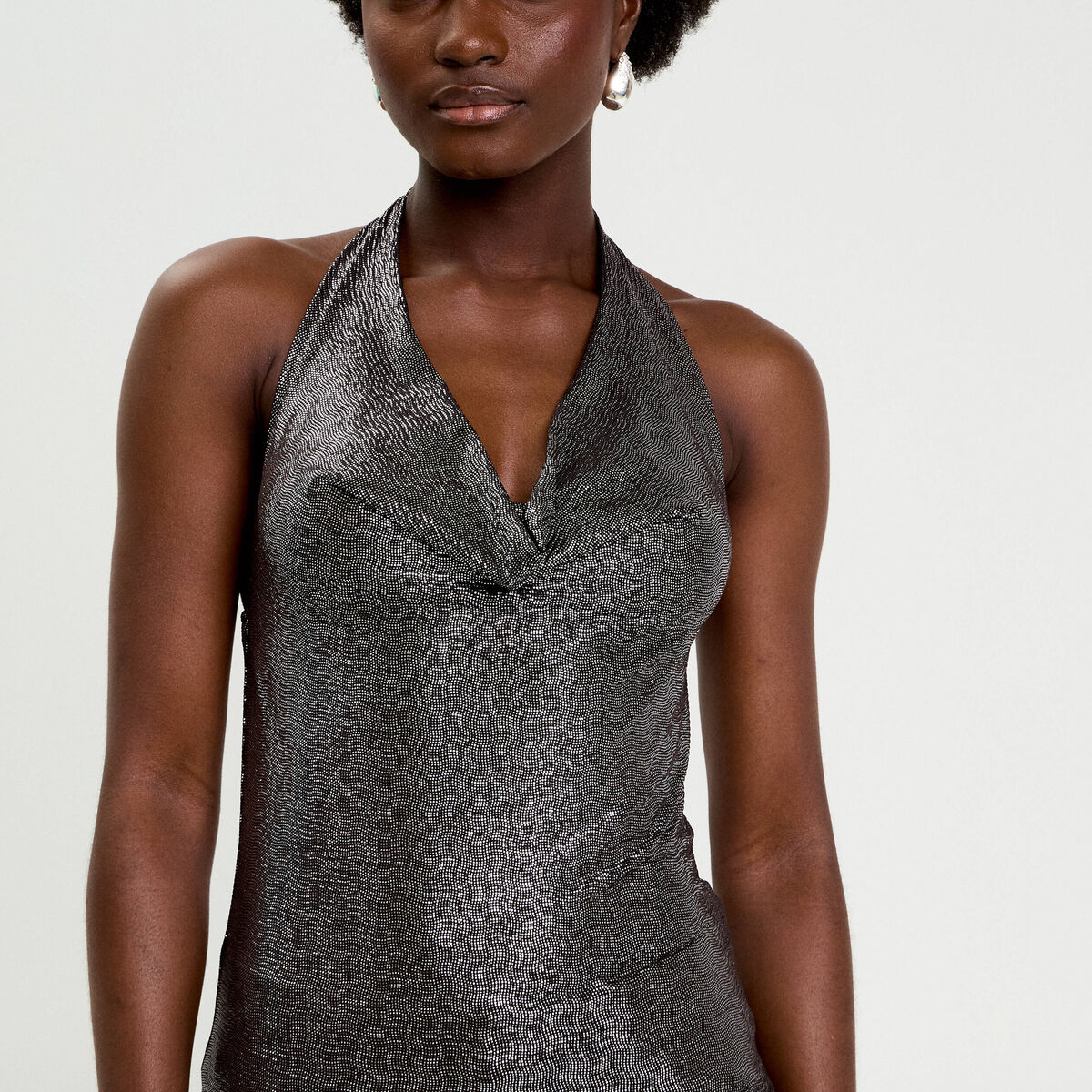 Top ajust&eacute; sans manches col b&eacute;nitier gris argent femme