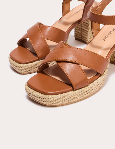 Sandales &agrave; talon camel femme