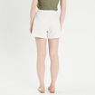 Short ajusté avec pinces ecru femme