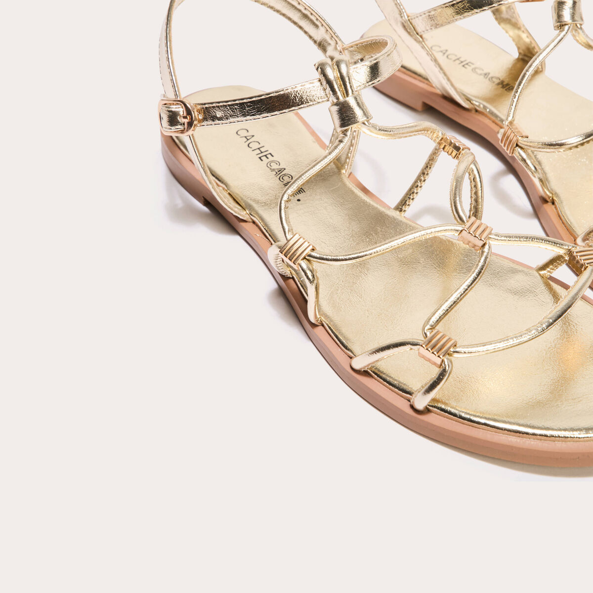 Sandales plates couleur or femme