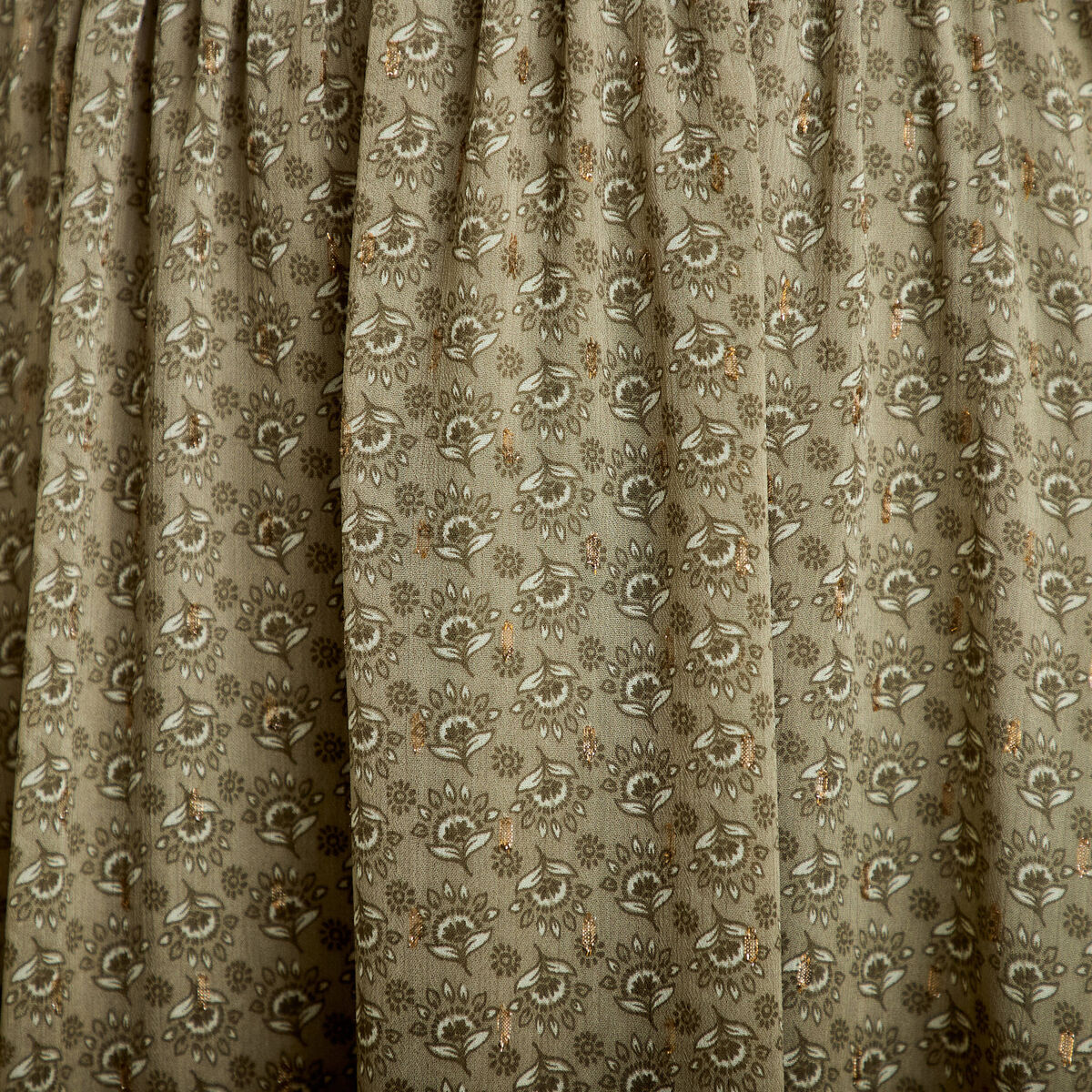Robe longue &eacute;vas&eacute;e col v voile vert kaki femme