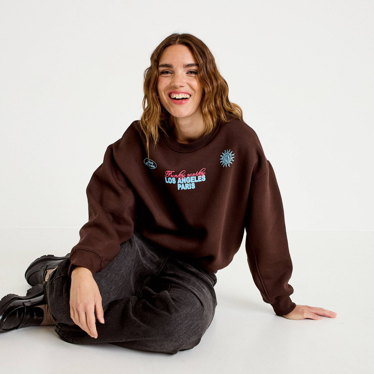 Sweat col rond manches longues marron fonc&eacute; femme