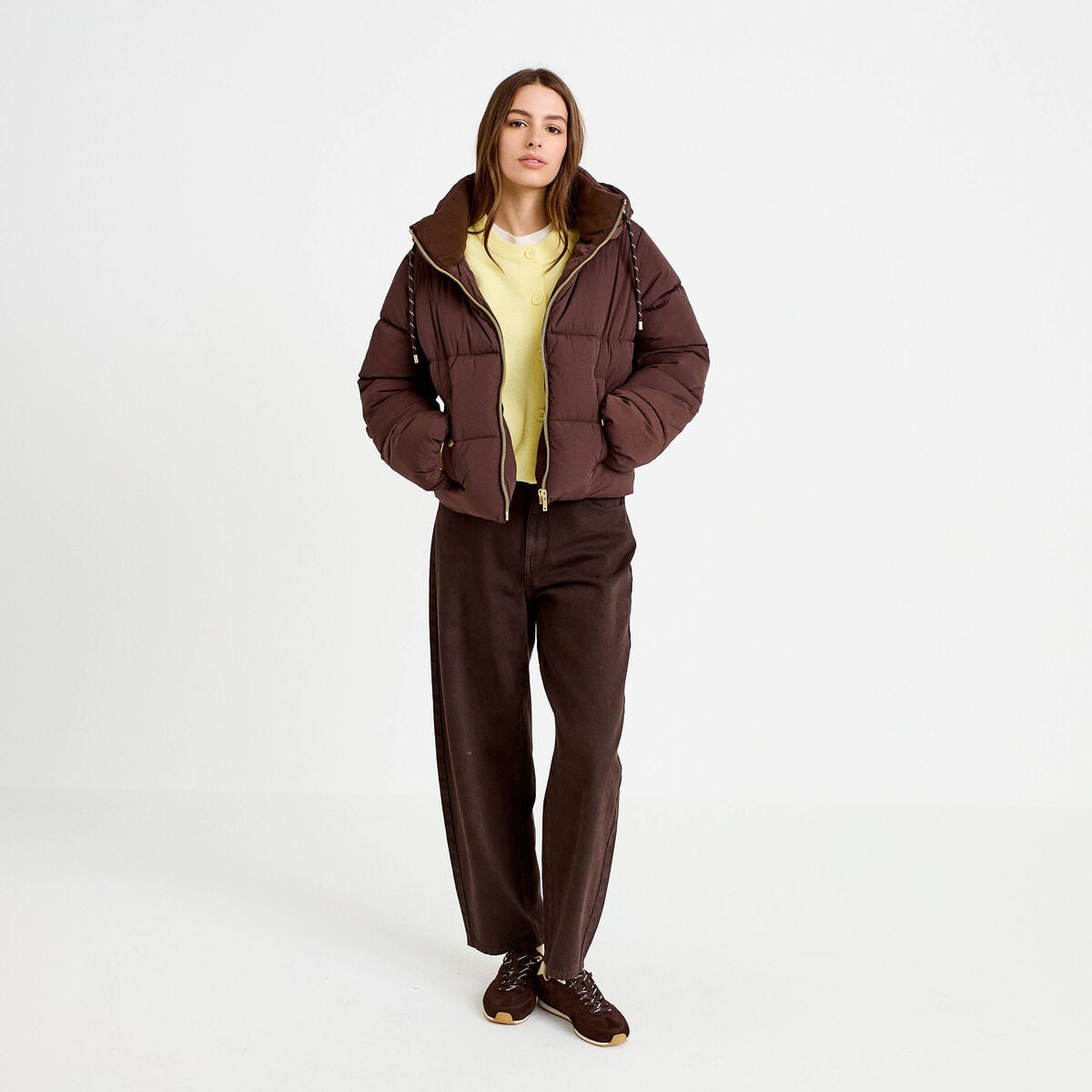 Doudoune droite cropped &agrave; capuche marron fonc&eacute; femme