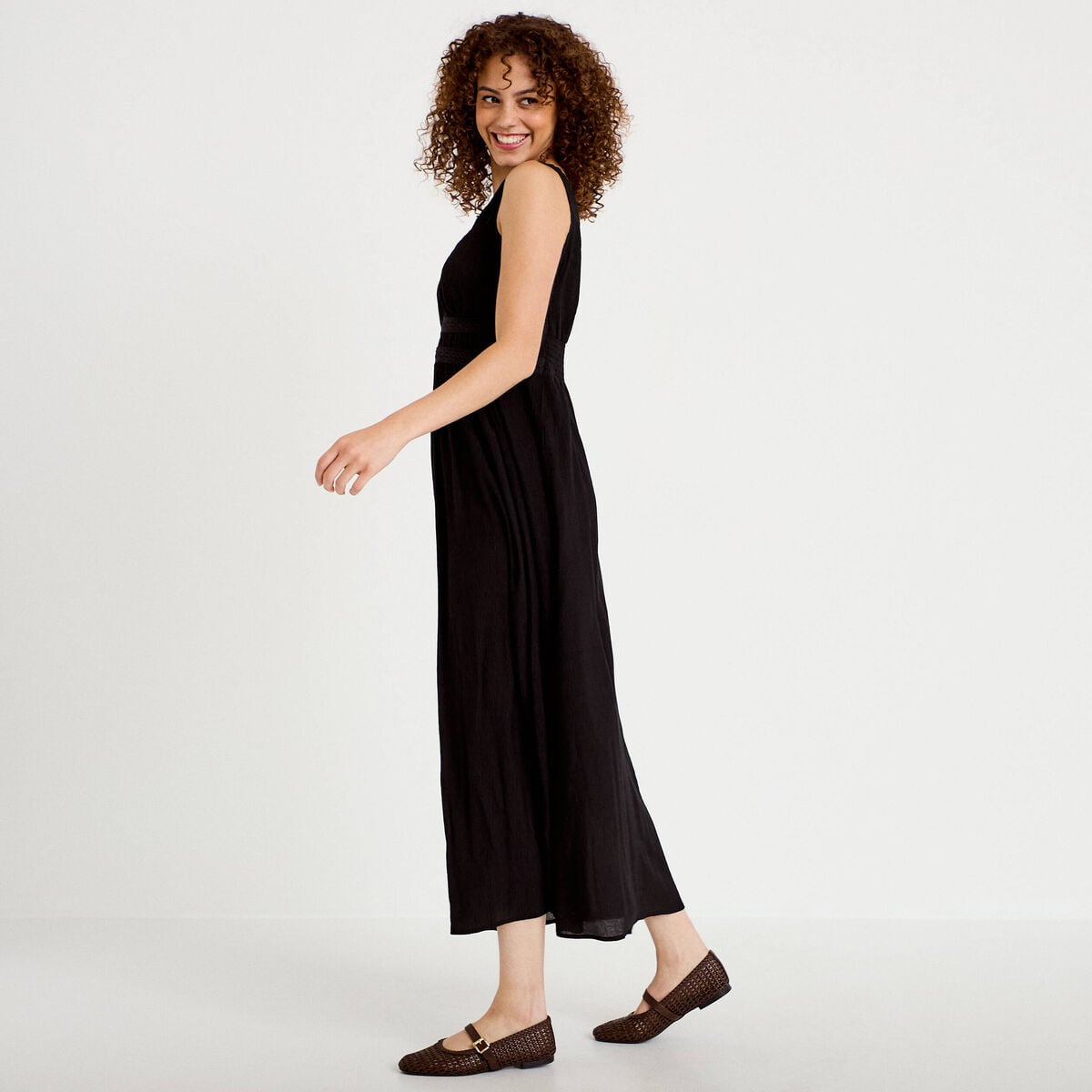 Robe longue &eacute;vas&eacute;e col v sans manches noir femme