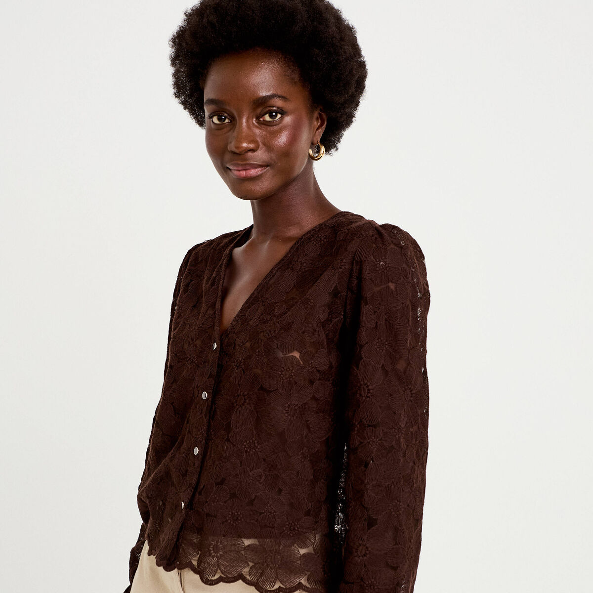 Blouse en dentelle d&eacute;collet&eacute; dos marron fonc&eacute; femme