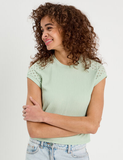 T-shirt détails ajourés vert clair femme
