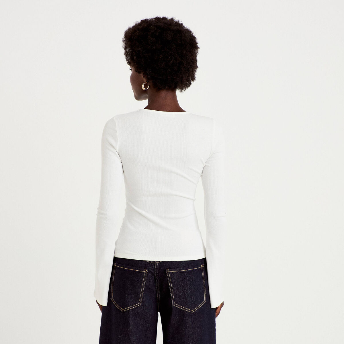 T-shirt ajust&eacute; col rond manches longues ecru femme