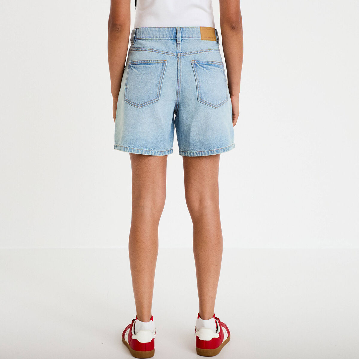 Bermuda regular 5 poches en jean denim bleach femme