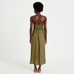 Robe longue &eacute;vas&eacute;e col v satin&eacute;e vert kaki femme