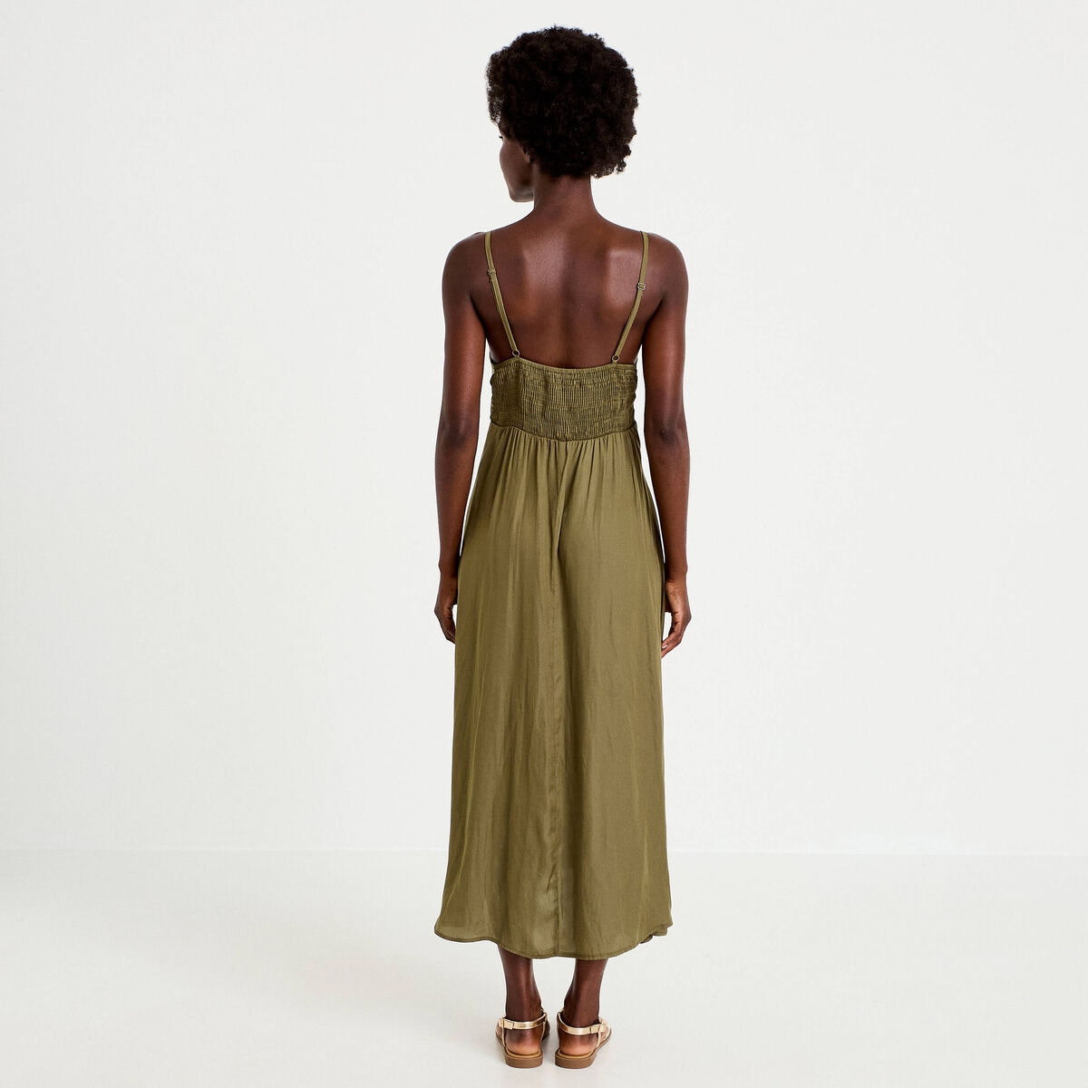 Robe longue &eacute;vas&eacute;e col v satin&eacute;e vert kaki femme