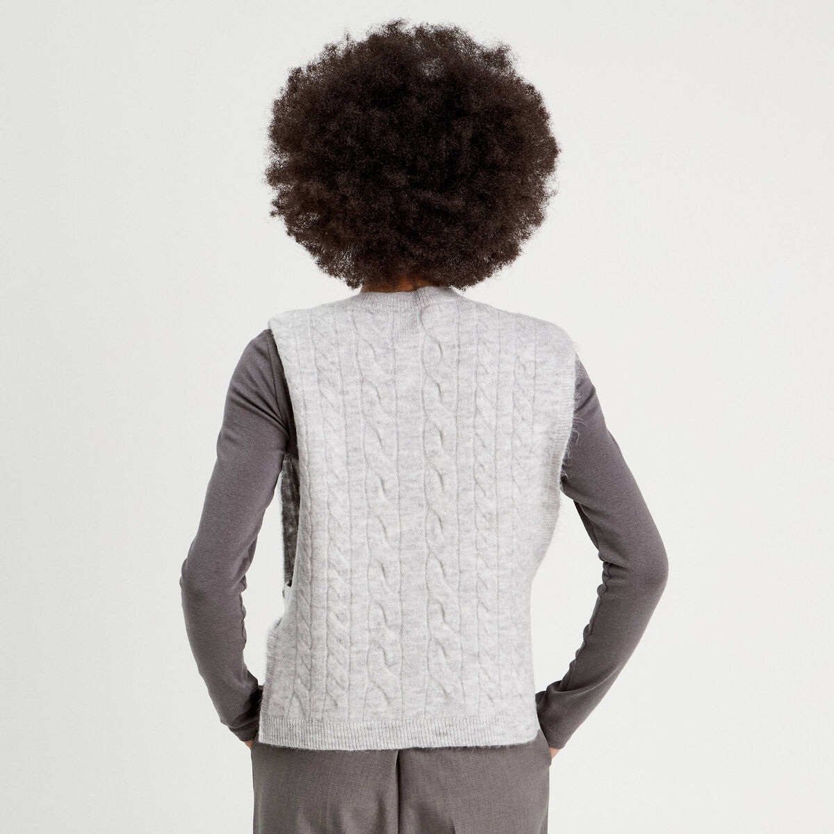 Pull sans manches torsades gris clair femme