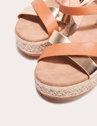Sandales plates camel femme