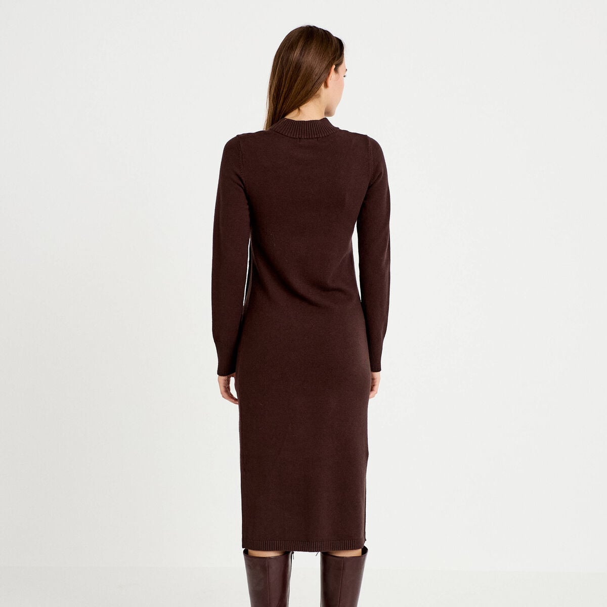 Robe pull ajust&eacute;e manches longues marron fonc&eacute; femme