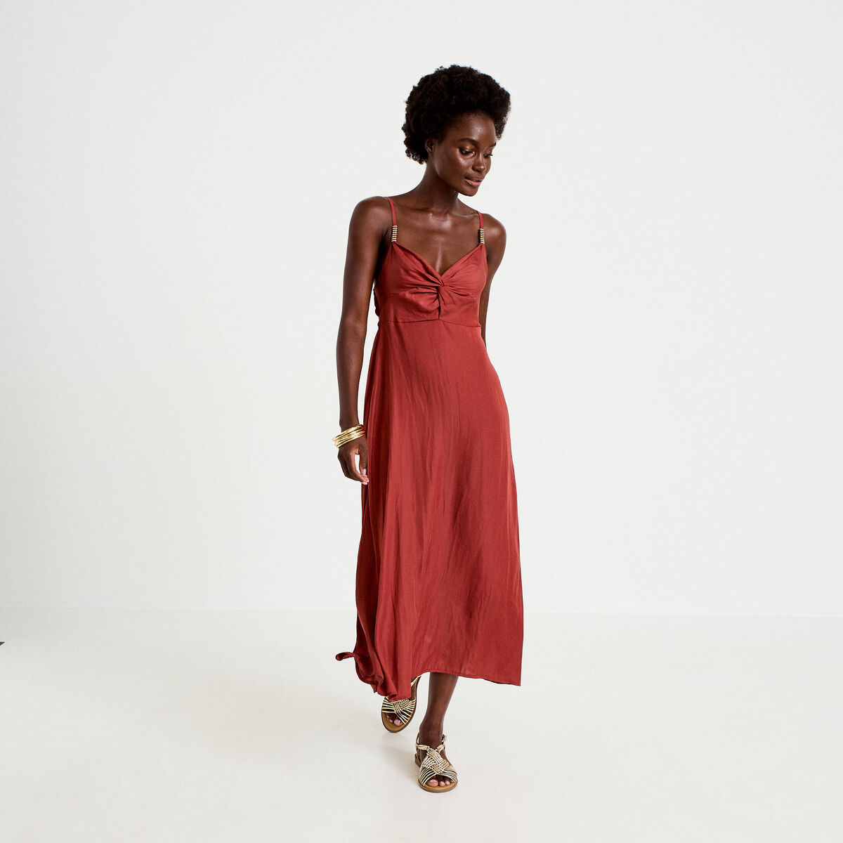 Robe longue &eacute;vas&eacute;e col v satin&eacute;e vieux rose femme