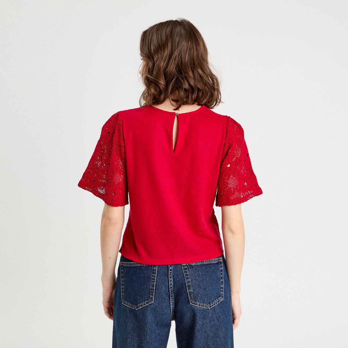 T-shirt dentelle macram&eacute; rouge femme
