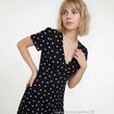 Robe longue &eacute;vas&eacute;e col v manches courtes noir femme