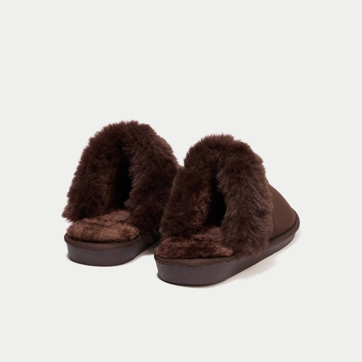 Chaussons fausse fourrure marron fonc&eacute; femme