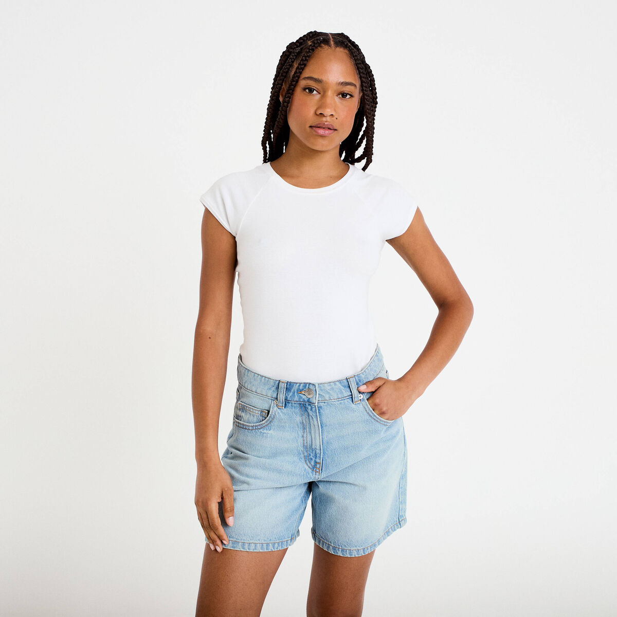 Bermuda regular 5 poches en jean denim bleach femme