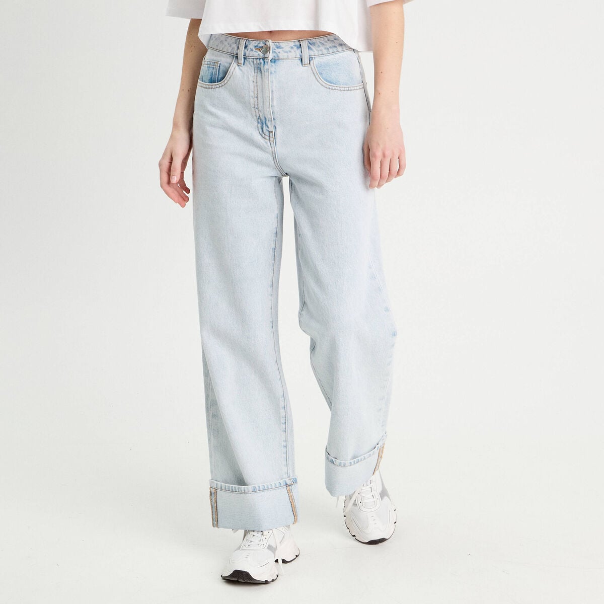 Jeans droit &agrave; revers denim bleach femme